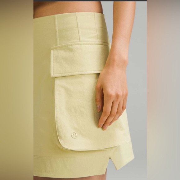 NWOT NEW Lululemon Relaxed-Fit Super-High-Rise Cargo Short 4" Finch Yellow - Picture 2 of 8